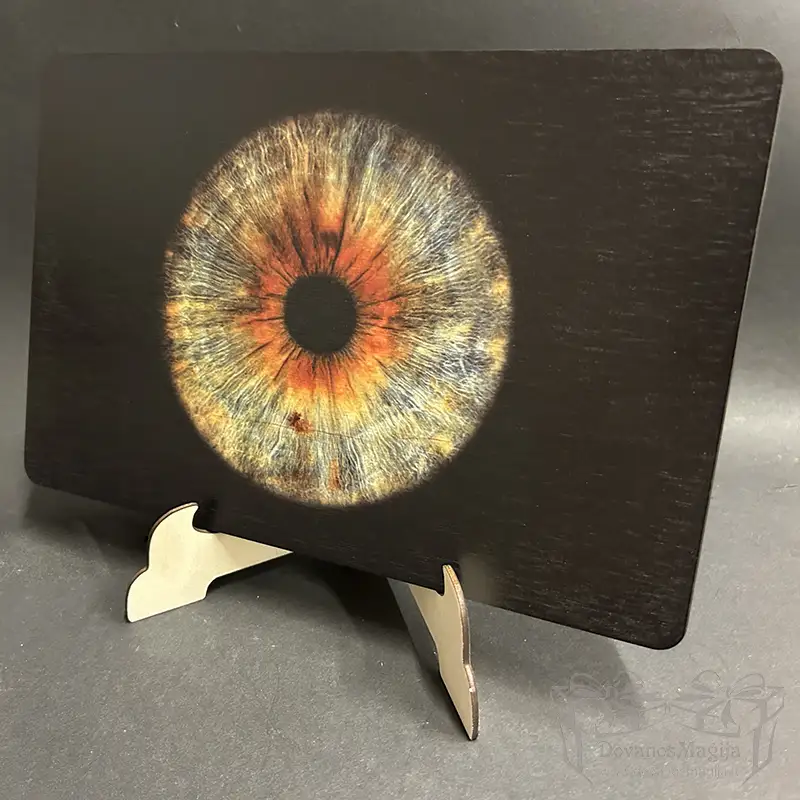 Koka bilžu rāmis 20x30cm 1 <h3>Stikls - statīvs ar jūsu fotoattēlu 15x10x2cm</h3> ar kastīti un konteineru. Mēs izdrukāsim jūsu fotoattēlu uz stikla - statīva 15x10x2cm. Jūs varat papildus pārklāt pelēko metāla statīvu. Ja vēlaties tekstu, mēs to izgatavosim un saskaņosim ar jums pēc pasūtījuma un maksājuma saņemšanas. Mēs varam izgatavot Spotify rāmi. Pasūtot noteikti norādiet, ka vēlaties Spotify un dziesmu no Spotify platformas, lai mēs varētu ģenerēt īpašu kodu. Protams, var iztikt arī bez tā, bet tas ir daudz inovatīvāk 😉 Spotify vēsture: Spotify dziesma ar jūsu foto 2021 (dovanosmagija.lt) Uz stikla aizmugures ir uzdrukāta fotogrāfija, aizmugurējā puse ir pārklāta ar baltu krāsu. Lai pasūtītu, sazinieties ar mums, un mēs saskaņosim izmērus un tekstu. Ja vēlaties precizēt, lūdzu, rakstiet e-pastu: magicofgift@gmail.com vai zvaniet pa tālruni: +37062195661. Mēs runājam angļu, krievu un lietuviešu valodā. Mūsu kontakti: <a href="https://magicofgift.com/contact-us/">Sazinieties ar mums</a> Apmeklējiet mūs Youtube: <a href="https://www.youtube.com/channel/UC0gC0xWH7PeCkfL2WEtKg9w/about">Youtube.com</a>