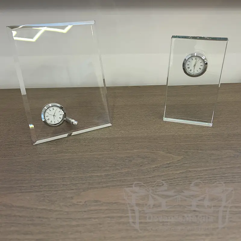 Stikla rāmis ar jūsu fotoattēlu 17x13x1cm ar pulksteni 1 Stikla rāmis ar jūsu fotoattēlu 14x8x2cm ar pulksteni