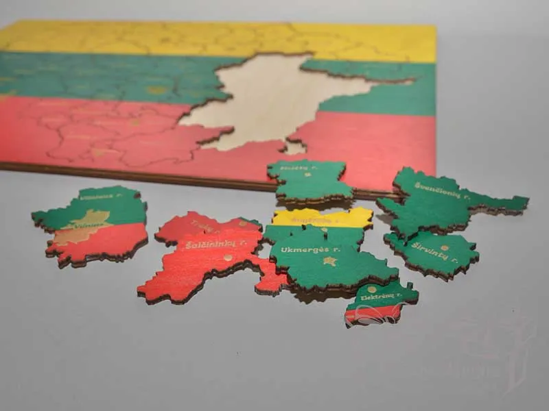 Puzzle Lithuania with a box 1 Puzzle Lithuania